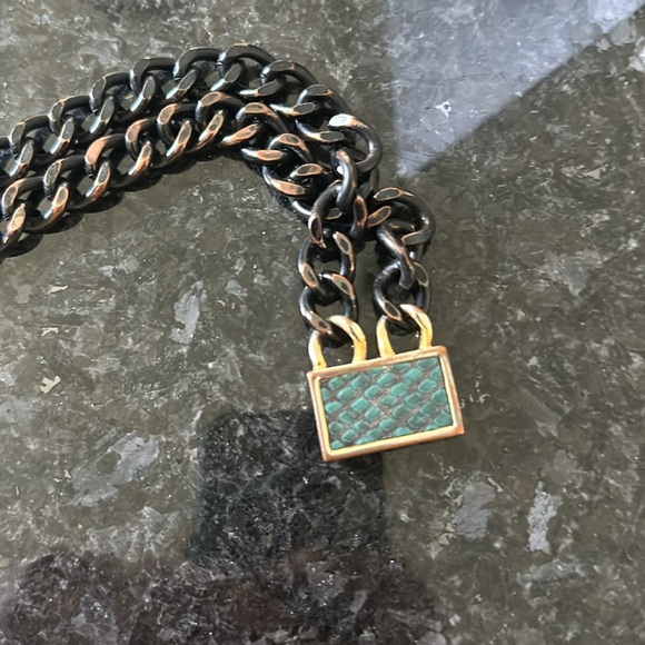 Double chain bracelet magnetic snakeskin closure - Picture 5 of 5